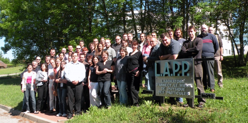 File:LCG-France-Photo-de-Famille Mai09.jpg